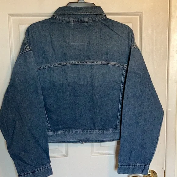 NWT Levi’s Cropped Denim Trucker Jacket MSRP $79.50 Eco Blue Denim - Picture 6 of 9